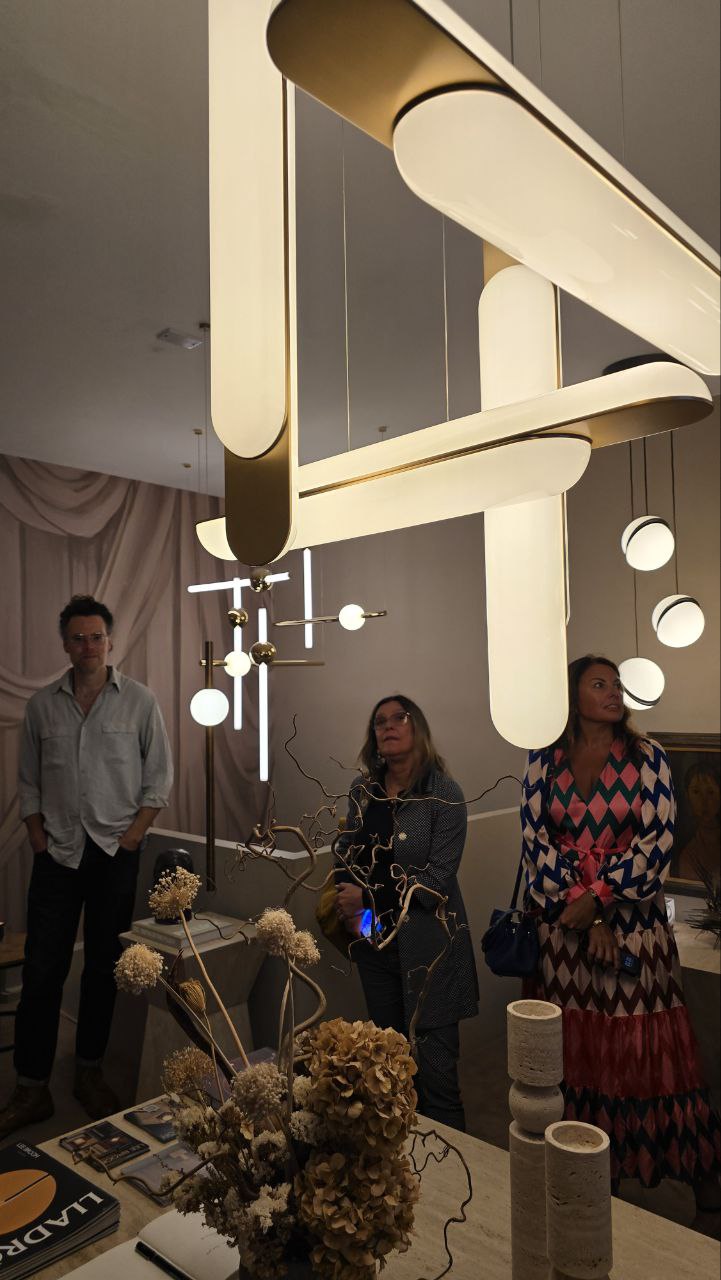 Visiting Lee Broom: A Personal Encounter with a Visionary Lighting DesignerVisiting Lee Broom: A Personal Encounter with a Visionary Lighting Designer