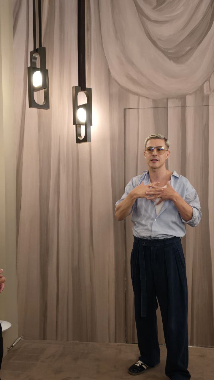 Visiting Lee Broom: A Personal Encounter with a Visionary Lighting DesignerVisiting Lee Broom: A Personal Encounter with a Visionary Lighting Designer